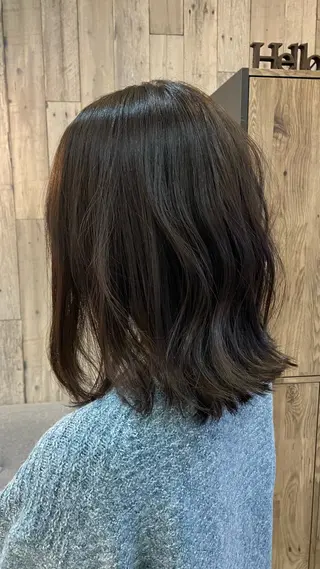 ミディアム カラー 藤田 七海のヘアスタイル