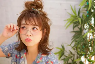 ミディアム パーマ ヘアアレンジ 髪質改善、エクステ 山口卓哉のヘアスタイル