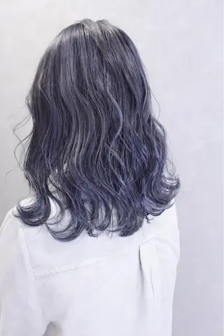 ミディアム カラー ヘアアレンジ lani ブリーチ /ダブルカラーのヘアスタイル