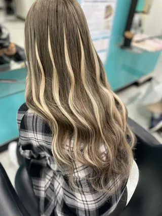 ロング 吉田 麻倫のヘアスタイル