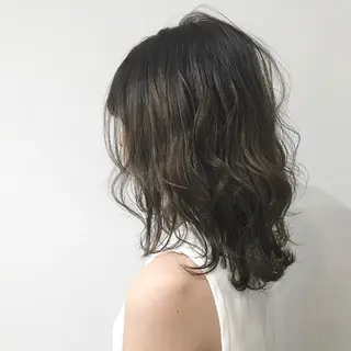 ミディアム カラー レイヤー/顔周り /AKARIのヘアスタイル