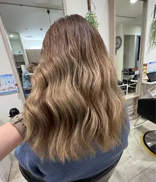 セミロング カラー KR2S× 亜以加のヘアスタイル