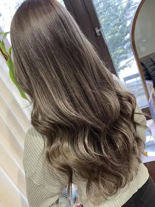 ロング カラー ハイトーン得意😍 Lumiereのヘアスタイル