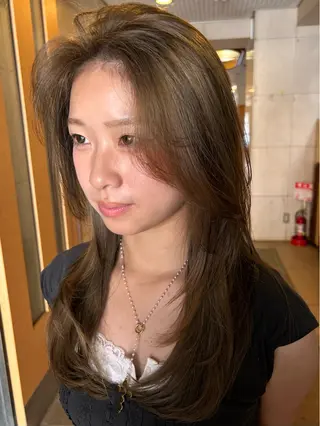 ロング カラー 透明感カラー/ パーマのヘアスタイル