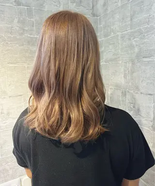 セミロング カラー 猪股 唯菜のヘアスタイル