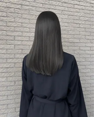 ロング 透明感カラー特化若山 結愛のヘアスタイル