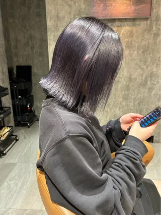 カラー earth ノノカ 柔らかベージュカラーのヘアスタイル