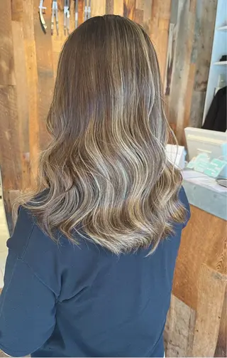 ロング カラー レイヤーカット🌈 透明感カラー🌷ユリのヘアスタイル