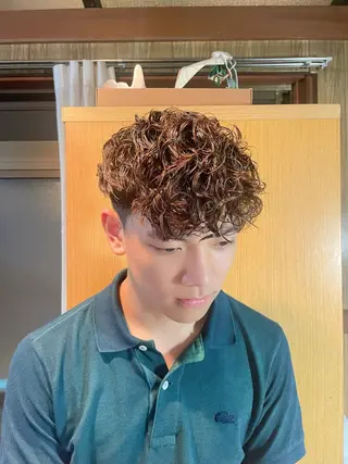 パーマ メンズ メンズ特化 荷宮蓉太のヘアスタイル