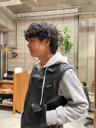 ミディアム メンズ 西宮北口パーマ 鮫島竜海のヘアスタイル