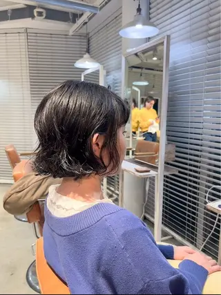 ショート バタフライレイヤー/ ニシトモユキのヘアスタイル