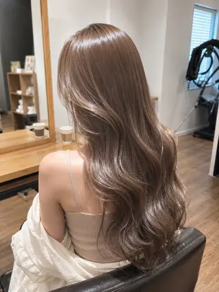 セミロング カラー 小田部慎也 海外レイヤー×艶髪のヘアスタイル