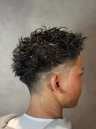 ショート パーマ メンズ 牧 龍佑のヘアスタイル