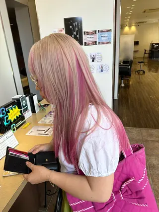 ロング カラー ダメージレスブリーチ HIROSHIのヘアスタイル