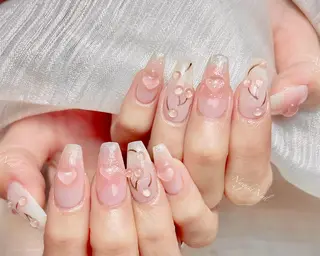 ネイル 🦋 Queenieのネイルデザイン