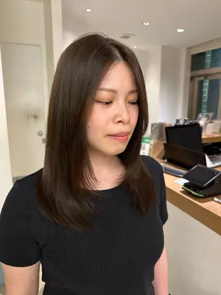 セミロング カラー 安丸 結夏のヘアスタイル