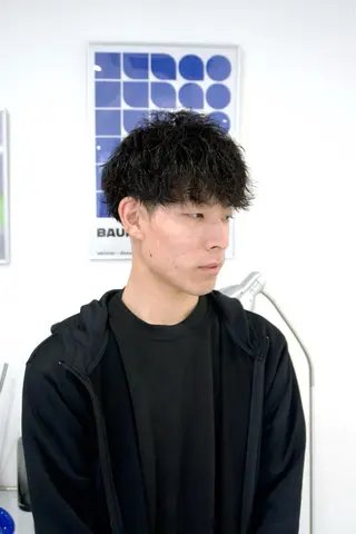 ショート 岡田 駿也のヘアスタイル