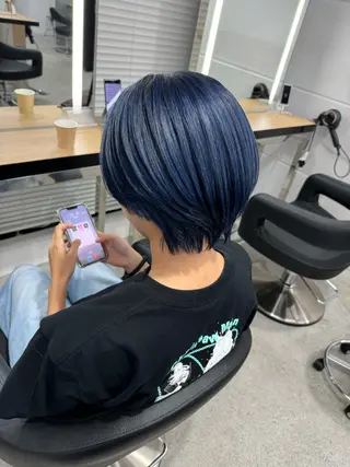 ショート カラー 暗髪🩶ラベンダー/ ブルー/ユウナ🤍のヘアスタイル