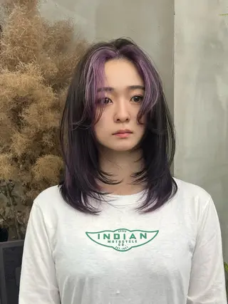 セミロング カラー イツク ⚡️ ルーツ/ハイトーンのヘアスタイル