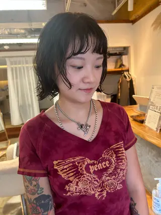 ミディアム パーマ 安達 咲のヘアスタイル