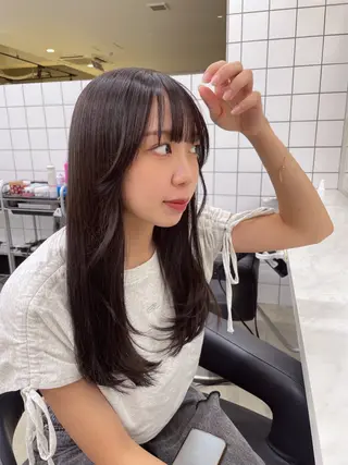 ロング カラー 抜け感レイヤー︴ ニュアンスカラーのヘアスタイル
