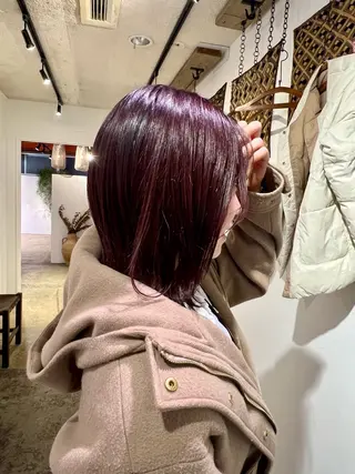 ミディアム 安谷 彩香のヘアスタイル