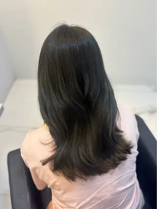 ミディアム 𝐿𝑒𝑒 四ツ橋 𝑅𝐴𝑁𝐴のヘアスタイル