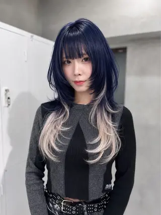 ロング Manami🖤 レイヤー×ハイトーンのヘアスタイル