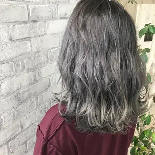 ミディアム カラー Oopsレイヤー 加藤澄都のヘアスタイル