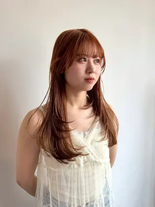 カラー she. momonoのヘアスタイル