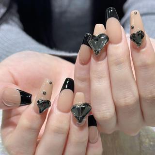 ネイル Queens テイのネイルデザイン