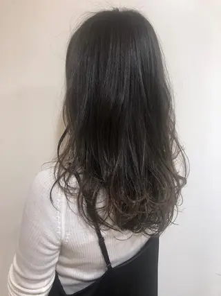 セミロング カラー ヘアアレンジ MIOベージュカラー 柔らかいカラーのヘアスタイル