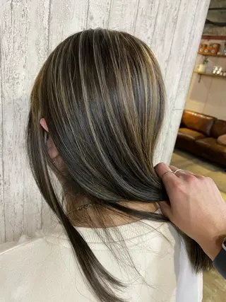 セミロング カラー 勝河 怜楊のヘアスタイル