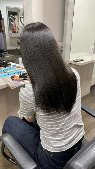 ロング カラー 檜谷 晴　顔周りカットのヘアスタイル