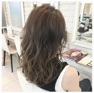 セミロング カラー ヘアアレンジ ナチュラル艶ヘア 🌸内田彩香のヘアスタイル