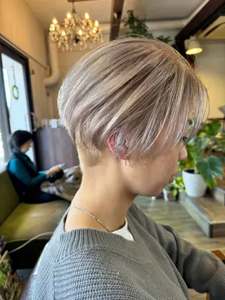 ショート カラー 中山 明子のヘアスタイル