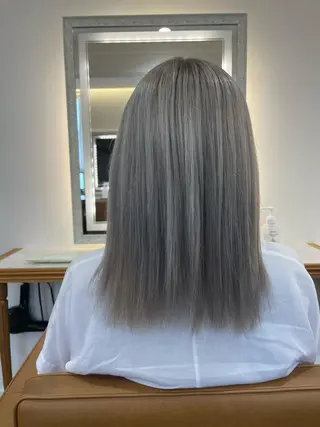 セミロング ブリーチ毛矯正.髪質 改善.髪にドラマをのヘアスタイル