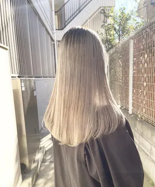 セミロング カラー トレンドパーマ 加藤菜月のヘアスタイル