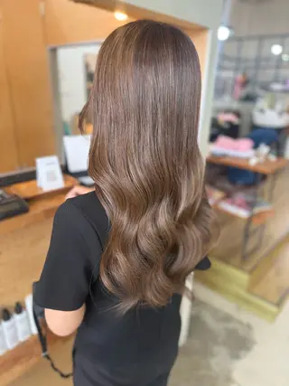 ロング カラー 志賀 美沙のヘアスタイル