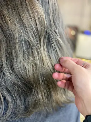 セミロング カラー 勝河 怜楊のヘアスタイル