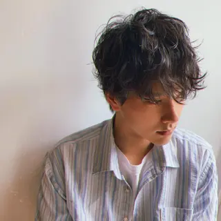 ミディアム パーマ メンズ 三矢 ちなつのヘアスタイル