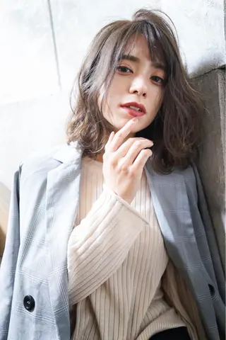 ミディアム ヘアールーム アートのヘアスタイル