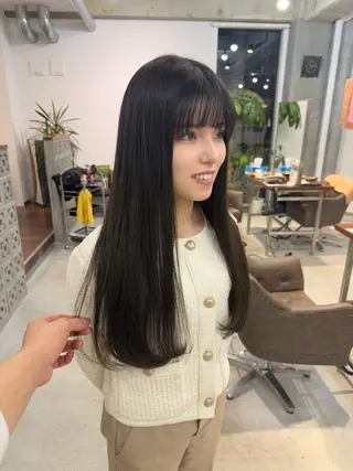 ロング カラー カイリ /レイヤーカットのヘアスタイル