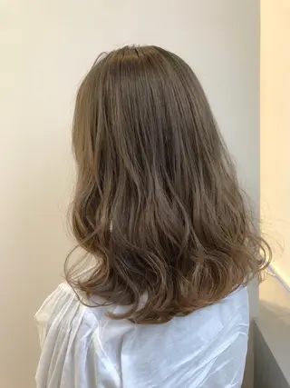セミロング カラー 【透明感、艶髪】西村 有司のヘアスタイル