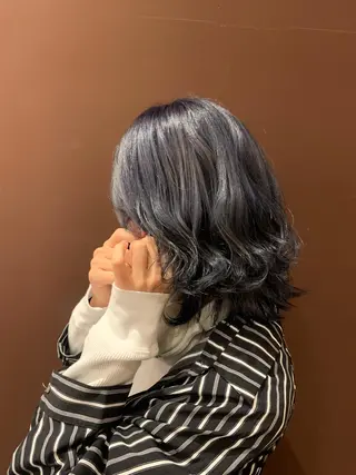 ミディアム カラー 小西 美帆のヘアスタイル