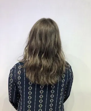 セミロング カラー 白井 つづりのヘアスタイル