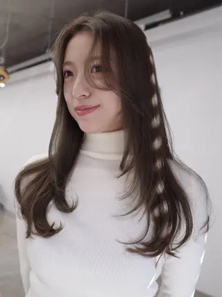 ミディアム 葉 /レイヤーカットのヘアスタイル
