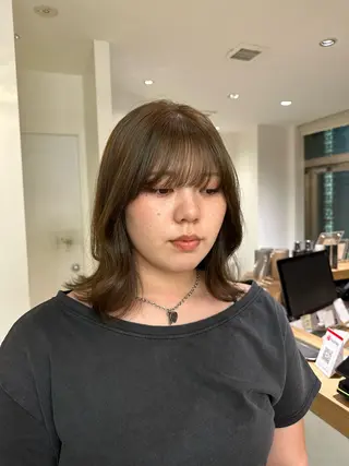 セミロング カラー 安丸 結夏のヘアスタイル