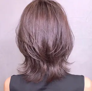 ミディアム カラー AKI アキのヘアスタイル