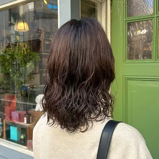 ミディアム パーマ BRITS 渡辺 菜々子のヘアスタイル